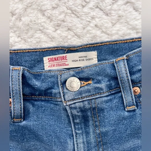 Levi’s High Rise Festival Light Blue Wash Denim Cutoff Frayed Cuffed Hem Shorts - Picture 4 of 11